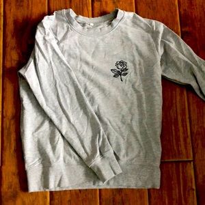Gray long sleeve sweatshirt